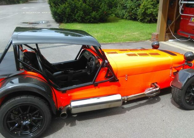 A CFRP roof for the Caterham Seven CSR-260 sports car