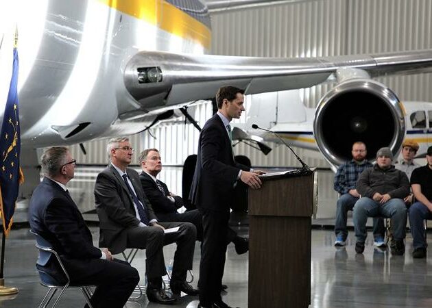 AAR and Vincennes University announce a partnership for aviation maintenance education and training