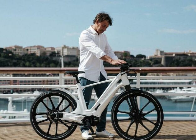Stajvelo construit le premier vélo électrique en matériaux composites injectés