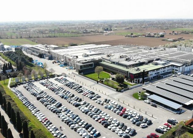 Breton creates bespoke services to improve the business performances of smart factories