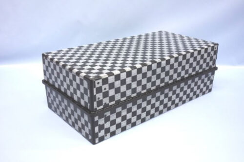 The lightweight battery housing is based on a sandwich structure, which is characterized by a suitably strain-resistant combination of thermoplastic fibercomposites with an integral foam core. Photo: Fraunhofer LBF