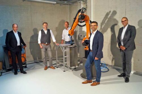 Cevotec’s SAMBA Pro System @ MRM Augsburg. F.l.t.r.: Prof. Dr.-Ing. André Baeten (Augsburg University of Applied Sciences), Thorsten Gröne (Cevotec), Arne Muncke (Cevotec), Prof. Dr.-Ing. Dietmar Koch (Augsburg University), Prof. Dr.-Ing. Neven Majić (Augsburg University of Applied Sciences)
