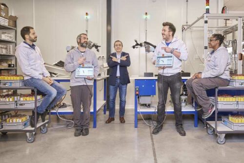 VLAD intègre cinq cobots Universal Robots et multiplie par trois sa production de batteries pour respirateurs