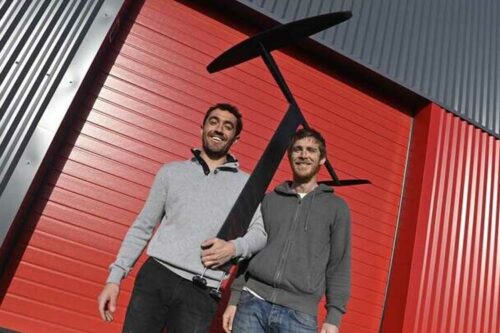 Depuis cinq ans, Kevin Festocq (à gauche) et Loig Peigné sont à la tête de Lokefoil, une entreprise malouine qui fabrique des foils pour les meilleurs véliplanchistes français. | THOMAS BRÉGARDIS, OUEST-FRANCE