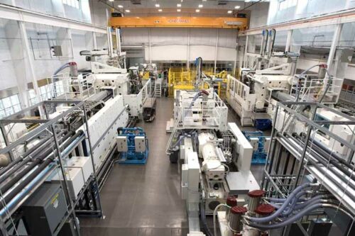Nine at once: The US company Monoflo is investing in nine additional KraussMaffei injection molding machines at the Winchester site. The machines will produce reusable transport packaging. Source: Monoflo