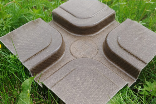 Demonstrator component with polylactic acid matrix and fabric reinforcement based on flax fibers. The component surface features a brownish bio-carbon appearance, which originates from the flax fibers.(Photo: Lanxess)