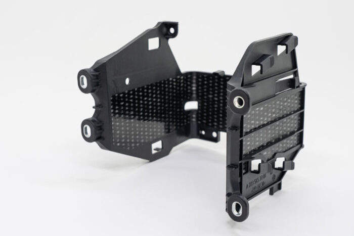 Lightweight bracket for firm clamping