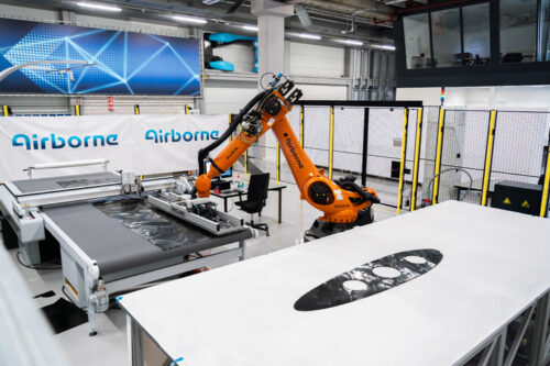 Zünd and Airborne sign distribution agreement