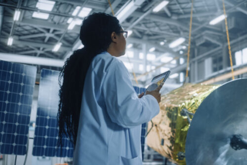 Aéro Montréal et Academos s’associent pour promouvoir les carrières scientifiques et techniques en aérospatiale auprès des jeunes issus de la diversité