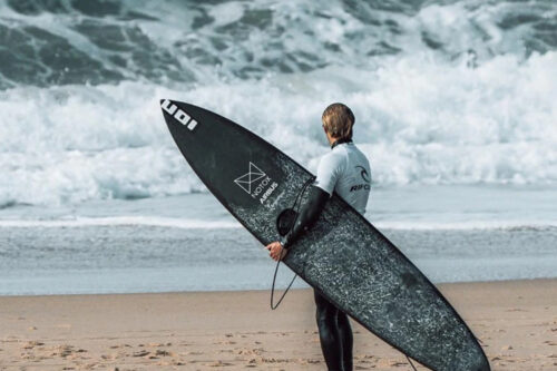 R-Carbon : des planches de surf écologiques en carbone?