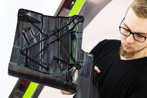 Tapes make it possible to reinforce individual areas in the part in order to adapt them even more specifically to the load. The door module, produced in the ENGEL organomelt process, is more rigid in its window frame area than on the inside of the door.