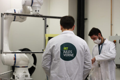 Un cobot de laboratoire polyvalent pour CND