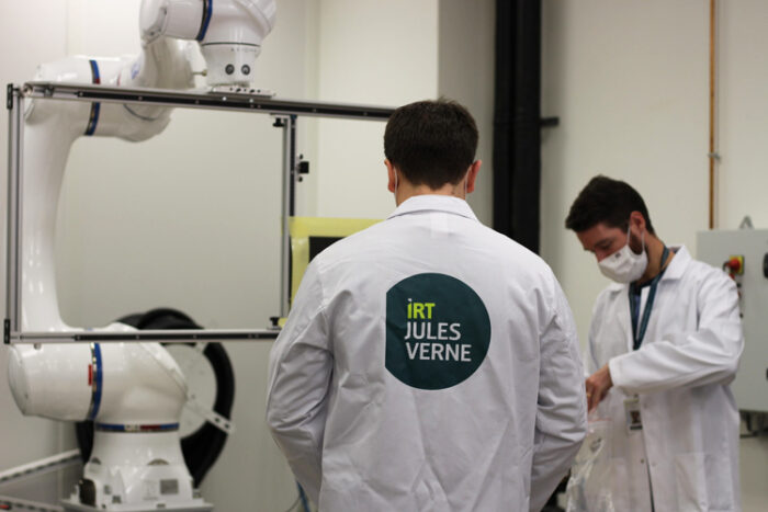 Un cobot de laboratoire polyvalent pour CND