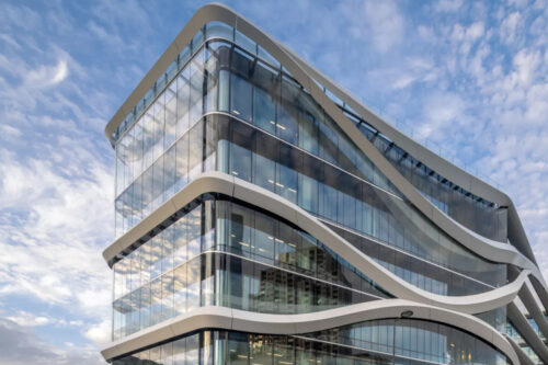 L’immeuble Berkeley devient Latitude, et s’habille d’une audacieuse surfaçade en matériaux composites
