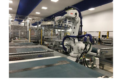 „ThinKing December“ Cutting & Stacking cell for processing of dry fibers Bild: Schmidt & Heinzmann GmbH & Co. KG