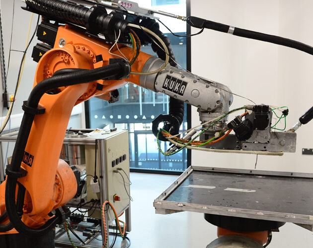 University of Nottingham commissions Slack & Parr precision metering technology as part of short fibre compression moulding solution for composite parts