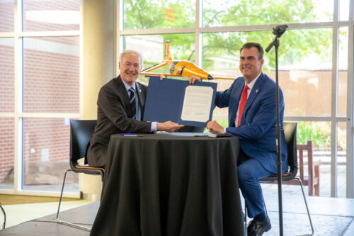 Governors Stitt, Hutchinson partner to create super region for advanced mobility in the Heartland