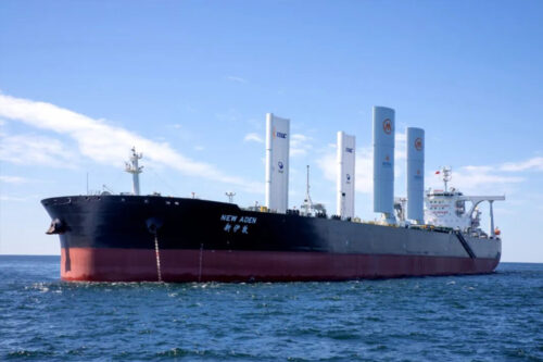 DSIC's super large tanker fitted with carbon fiber sails completed a sea trial 