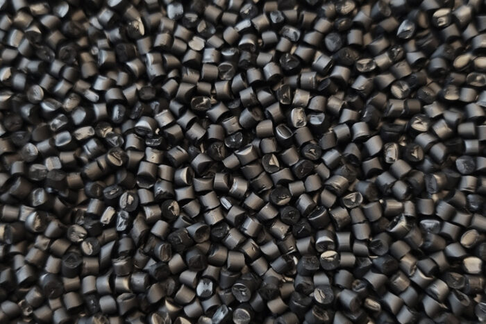 Reducing hydrogen gas leakage from pipes and storage vessels by more than 40% using graphene