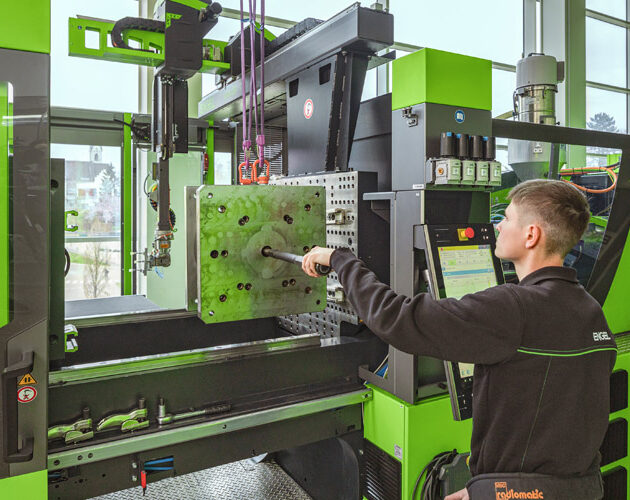 ENGEL presents a faster mould set-up, for a more efficient production at JEC World 2023
