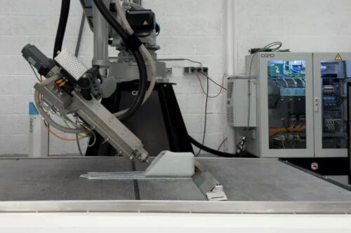 45-degree printing strategy with their hybrid Flexbot for 3D-printing and post-processing. This eliminates the need to reposition the part on the print bed and allows automatization of production processes.