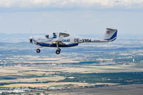 Safran onboard the maiden flight of the eDA40 all-electric aircraft