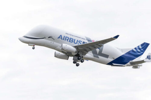 Le BelugaXL 6 d’Airbus au décollage © Airbus