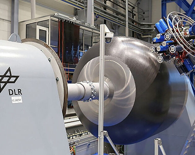 Broetje-Automation demonstrates automated production of hydrogen tanks made of CFRP