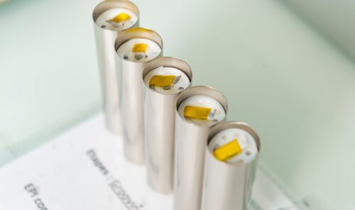 Les solutions basées sur la chimie sodium-ion de Tiamat séduisent des industriels comme Stellantis, MBDA ou Arkema. © Cyril Fresillon / TIAMAT / CNRS