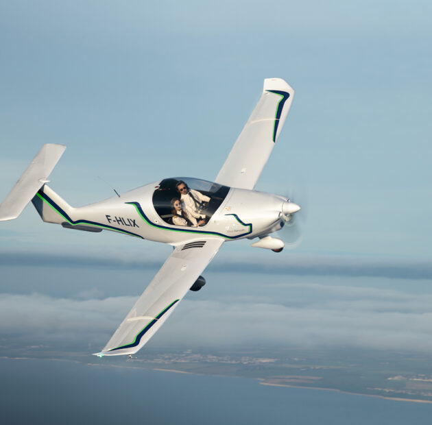 Le français Elixir Aircraft livre 5 avions chez Leading Edge Aviation 