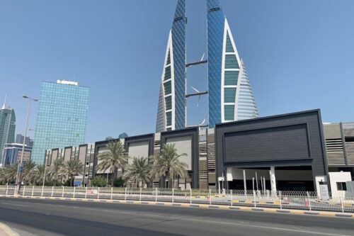 The Sheraton Bahrain Hotel is located on Palace Avenue in the capital city of Manama and offers gastronomy services, a gym with an indoor pool as well as conference rooms and facilities (source: fischer)