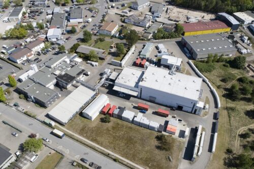 Geesthacht site near Hamburg (as of 2022) Hanse Chemie, founded in 1986, joined the Group in 2011 and is now part of Specialty Additives. Around 100 employees work at the site around 30 km from Hamburg. Silicone and nanotechnology Copyright: Evonik Industries / Dirk Bannert