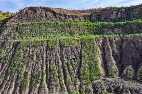 A basalt mine in China's Yuxian county (source: People's Daily Online/Geng Hui)