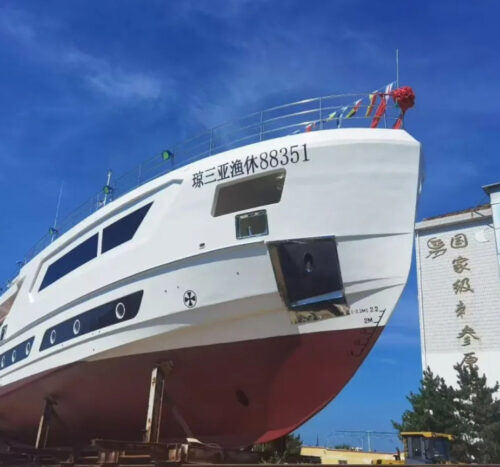 Cover photo: The "Qiong Sanya Yuxiu 88351" before entering the water (source: AOC China)