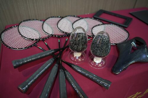 Badminton rackets made of recycled carbon fibre