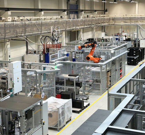 The automation equipment with a sophisticated transfer system encloses the injection moulding machine