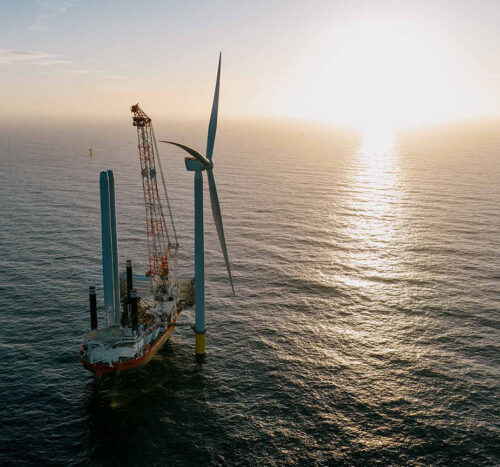 Installation of the first THOR Windturbine © RWE/Niklas Marc Heinecke